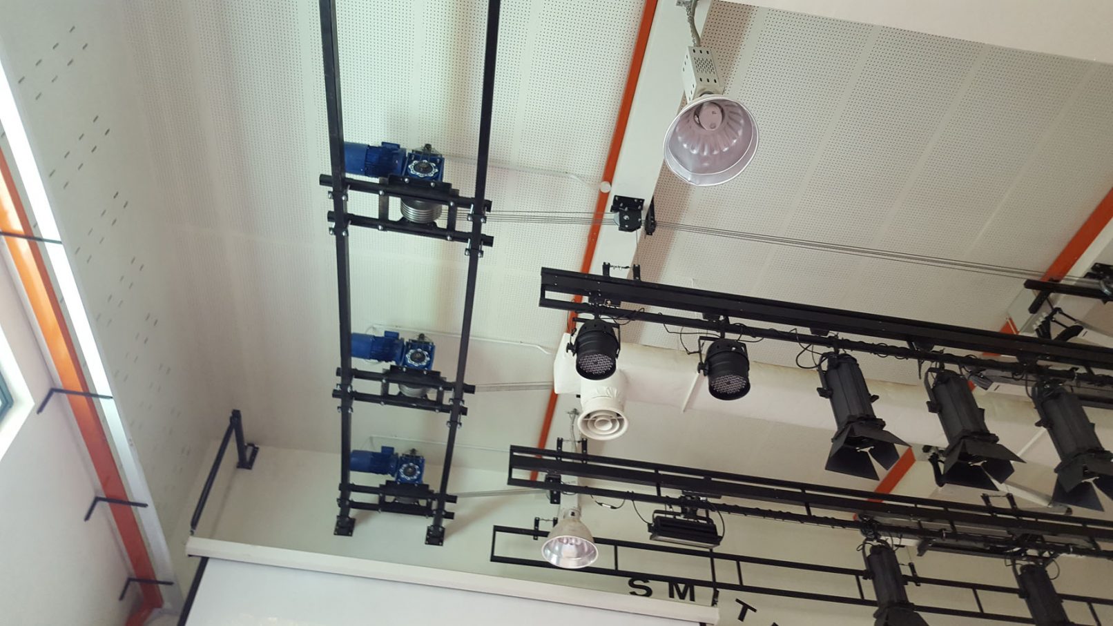 The Lighting Bar With Motor