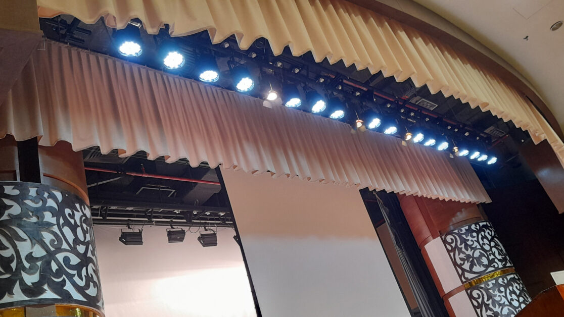 JPN auditorium stage lighting