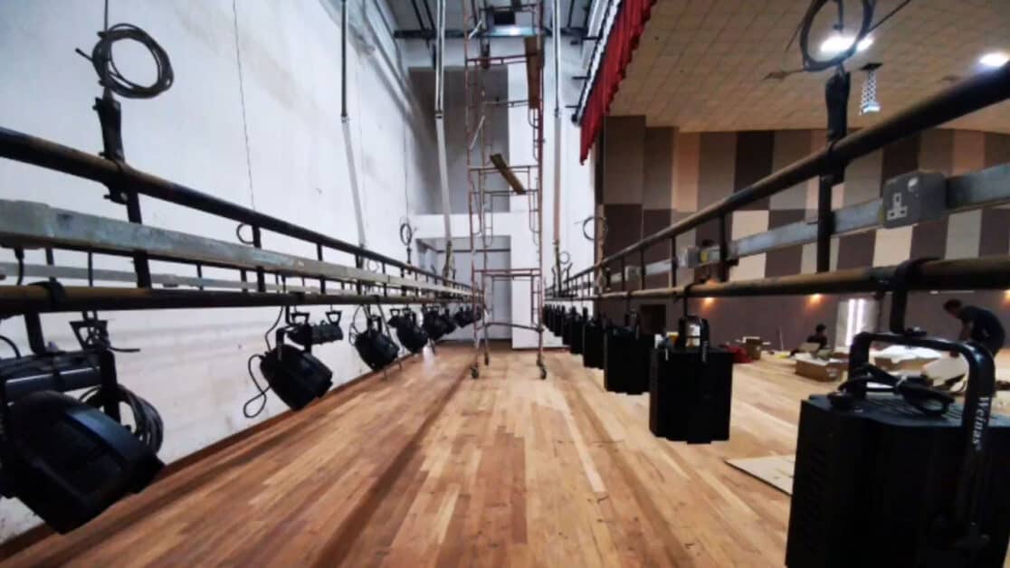 Motorised Lighting Bar